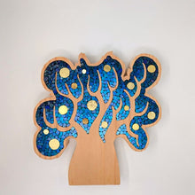 Laden Sie das Bild in den Galerie-Viewer, Großer dunkelroter Baum