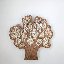 Carica l'immagine nel visualizzatore di Gallery, Albero bianco con foglie oro 019