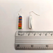 Laden Sie das Bild in den Galerie-Viewer, Kurze Ohrringe. Lebendige Stickerei