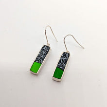 Carica l'immagine nel visualizzatore di Gallery, Orecchini corti Optical in verde