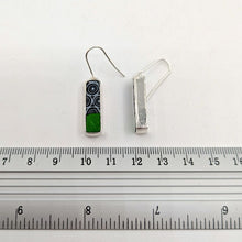 Carica l'immagine nel visualizzatore di Gallery, Orecchini corti Optical in verde