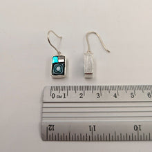 Laden Sie das Bild in den Galerie-Viewer, Quadratische Ohrringe Hellblauer Stoff