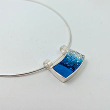 Carica l'immagine nel visualizzatore di Gallery, Gioiello Paesaggi in blu