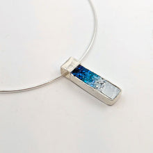 Laden Sie das Bild in den Galerie-Viewer, Längliche Pendelleuchte Landscapes in Blau