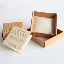 Carica l'immagine nel visualizzatore di Gallery, Pendente Ricamo vivace