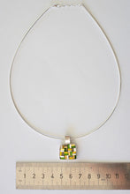 Laden Sie das Bild in den Galerie-Viewer, Antike Stoffkette in Grün