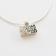Carica l'immagine nel visualizzatore di Gallery, gioiello artigianale in argento e mosaico