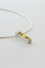 Carica l'immagine nel visualizzatore di Gallery, Pendente lungo Vibrazioni in verde acido