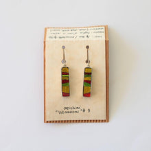 Laden Sie das Bild in den Galerie-Viewer, Vibrations-Ohrringe in Säuregrün und Rot