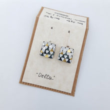 Carica l'immagine nel visualizzatore di Gallery, Orecchini quadrati Delta bianco-nero-oro