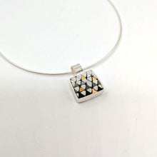 Carica l'immagine nel visualizzatore di Gallery, Collana quadrata Delta bianco-nero-oro

