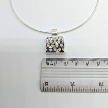 Carica l'immagine nel visualizzatore di Gallery, Collana quadrata Delta bianco-nero-oro
