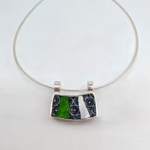 Carica l'immagine nel visualizzatore di Gallery, Collana rettangolare Optical in verde
