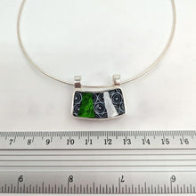 Carica l'immagine nel visualizzatore di Gallery, Collana rettangolare Optical in verde
