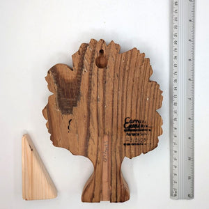 Großer dunkelroter Baum