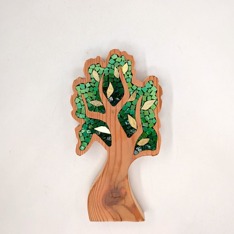 Großer dunkelroter Baum