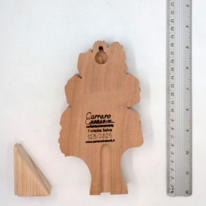 Großer dunkelroter Baum