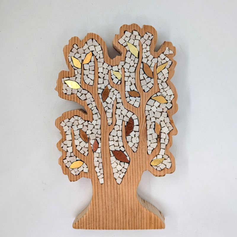 Großer dunkelroter Baum