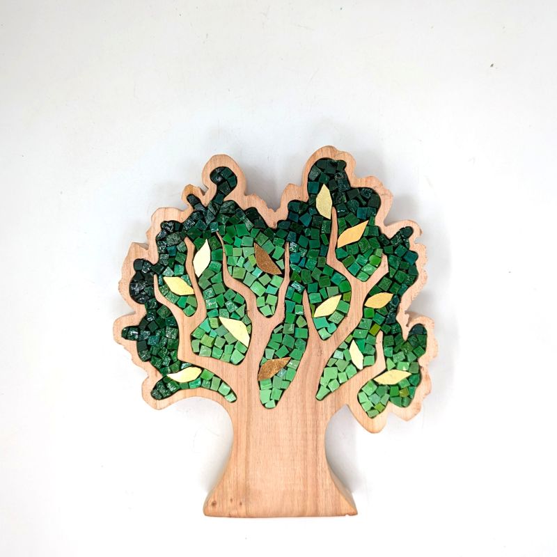Albero verde con foglie oro 139
