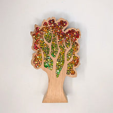 Laden Sie das Bild in den Galerie-Viewer, Großer dunkelroter Baum
