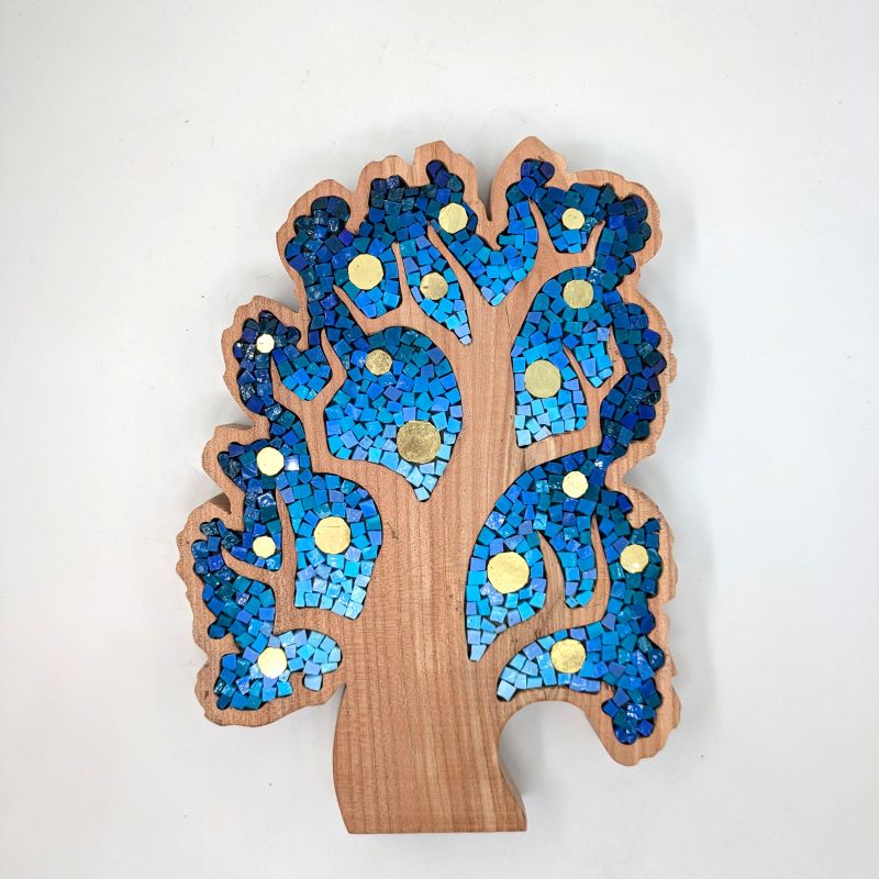 Großer dunkelroter Baum