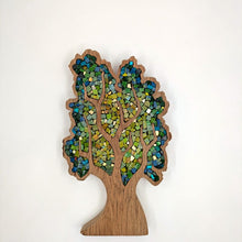 Laden Sie das Bild in den Galerie-Viewer, Großer dunkelroter Baum
