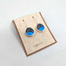 Carica l'immagine nel visualizzatore di Gallery, Orecchini Optical in blu - tondo grande
