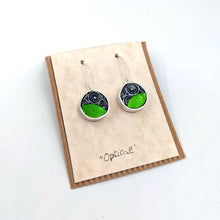 Carica l'immagine nel visualizzatore di Gallery, Orecchini Optical in verde - tondo grande
