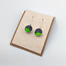 Carica l'immagine nel visualizzatore di Gallery, Orecchini Optical in verde - tondo piccolo
