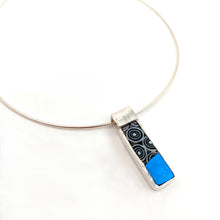 Carica l'immagine nel visualizzatore di Gallery, Pendente allungato Optical in blu
